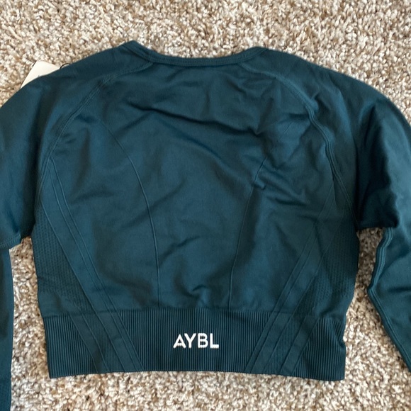 Balance V2 Seamless Long Sleeve Crop Top - Forest Green in XS - Picture 4 of 8